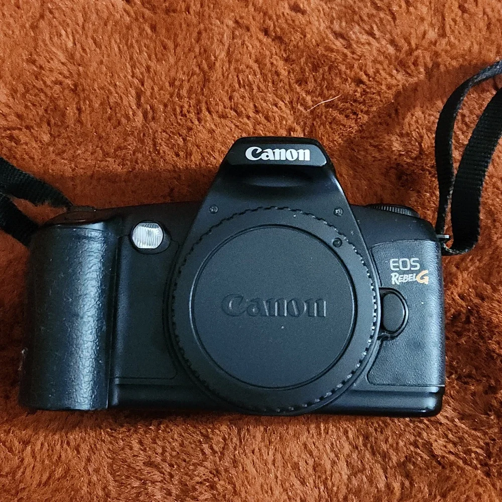 CANON EOS REBEL G FILM CAMERA WITH STRAP